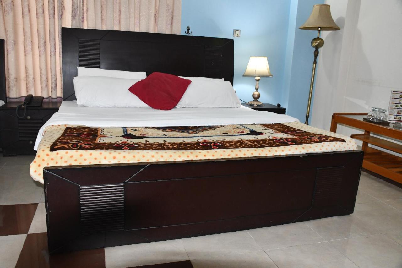 Mir Continental Hotel Muzaffarabad Kültér fotó