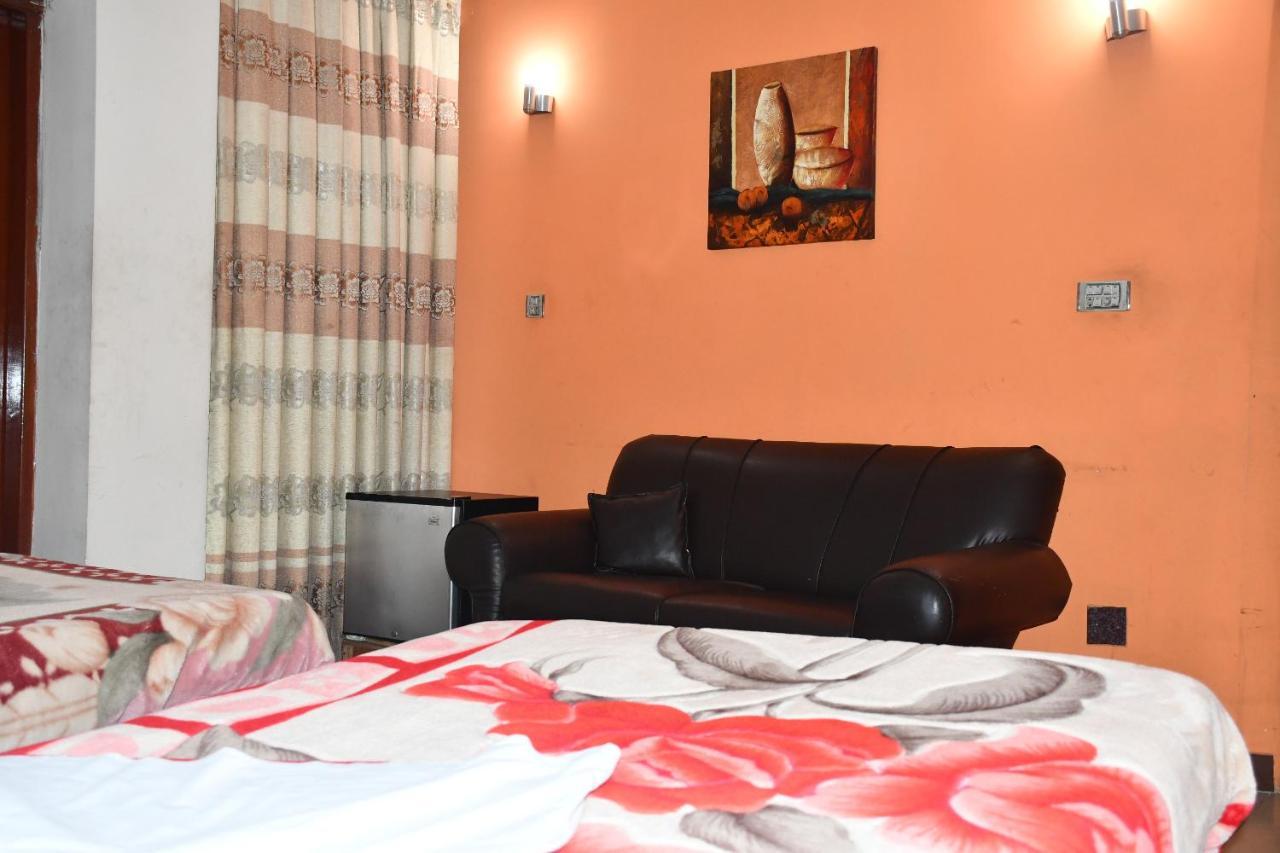 Mir Continental Hotel Muzaffarabad Kültér fotó